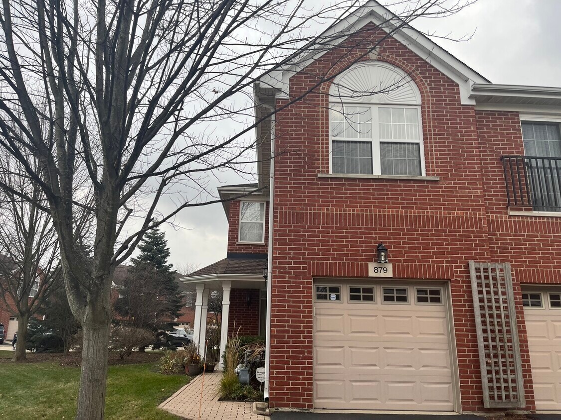 879 Bromley Pl Unit 13A1, Northbrook, IL 60062 Condo for Rent in