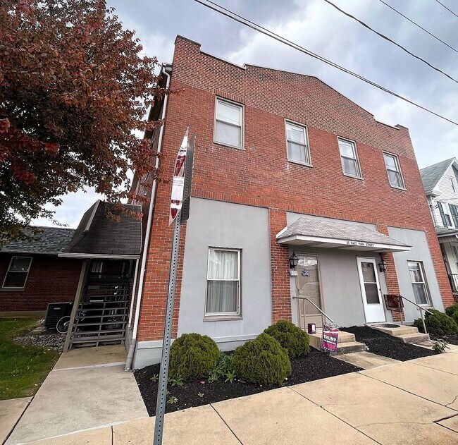 Building Photo - 33 E Park St