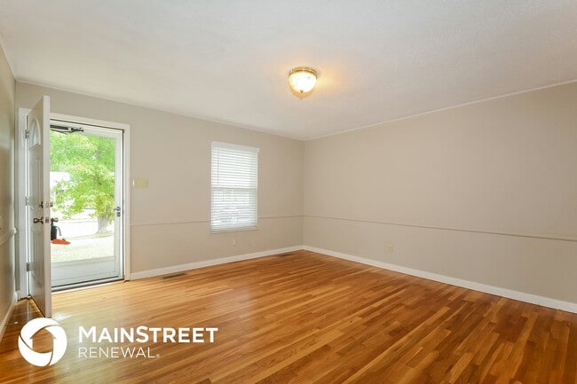 Foto del edificio - 2060 Avon Dr