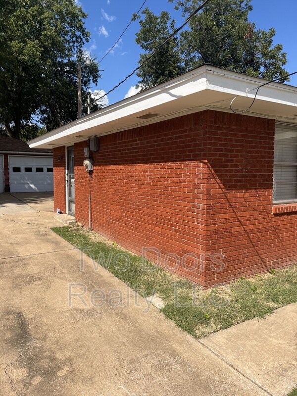 Building Photo - 641 SW 53rd St