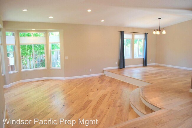 Building Photo - 4 br, 3.5 bath House - 411 Old Ranch Court