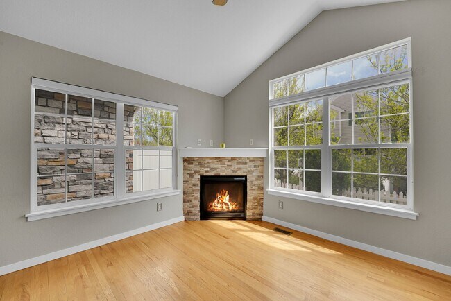 Foto del edificio - $2,800.00- 3-bed, 3.5 bath Townhome with Finished Basement and Fireplace in Broomfield!