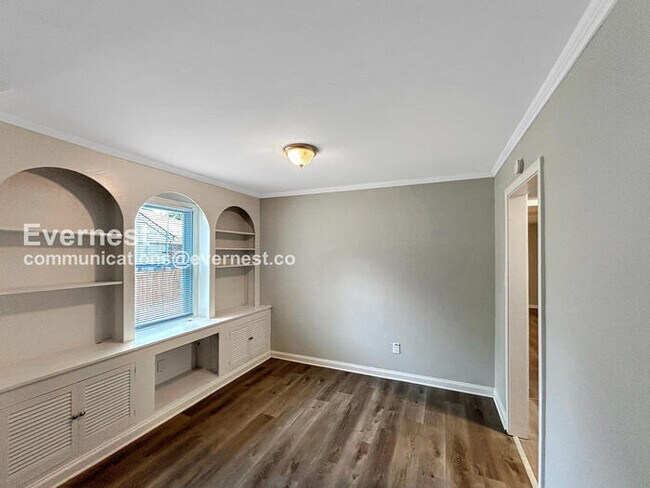 Building Photo - 835 Margo Ln