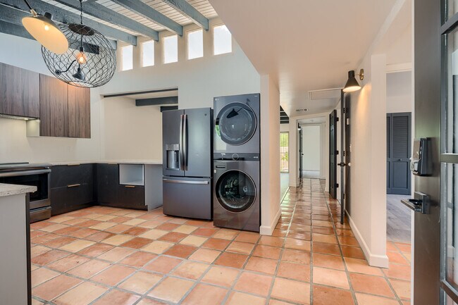 Vaulted Ceilings in Kitchen - 5319 E Beverly Fair Dr