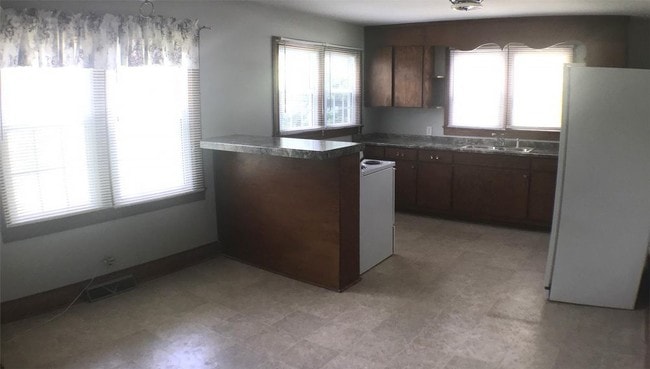 Building Photo - 725 South Line Street Extension