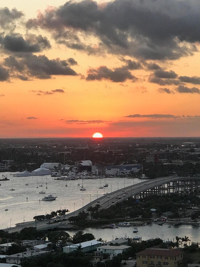 Building Photo - 3000 N Ocean Dr