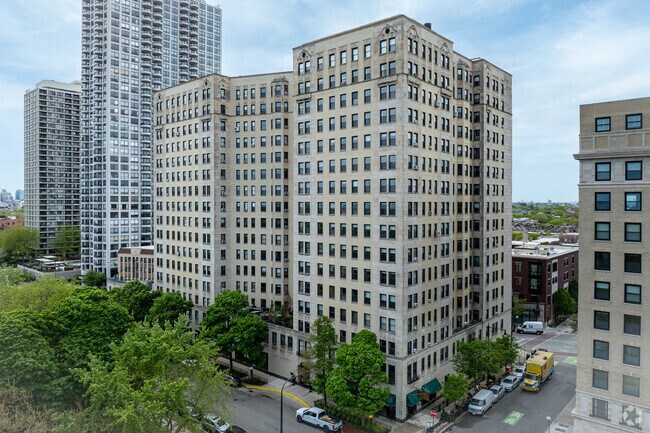 Aerial Photo - 2000 N Lincoln Park W
