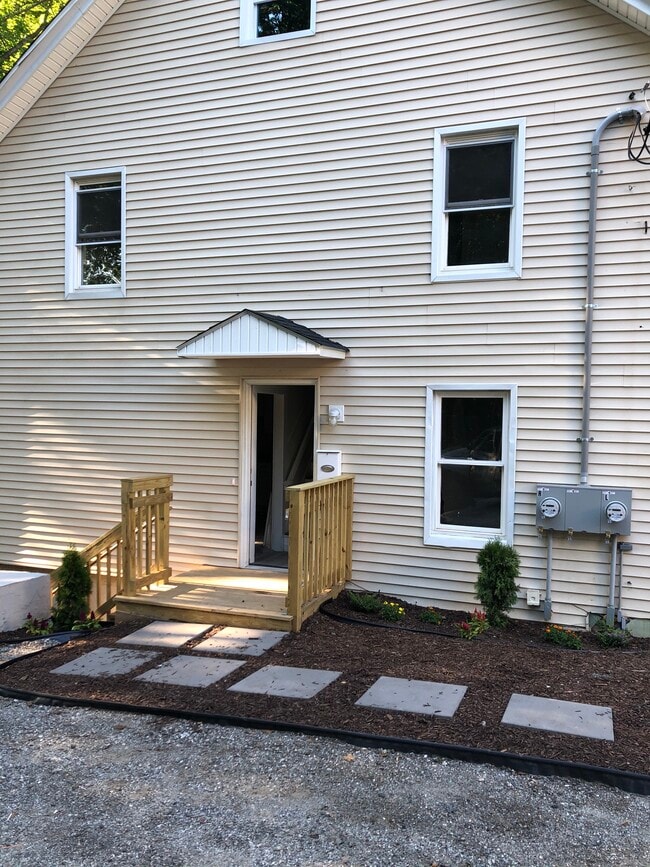 21 Orchard St, Ansonia, CT 06401 Townhouse for Rent in Ansonia, CT