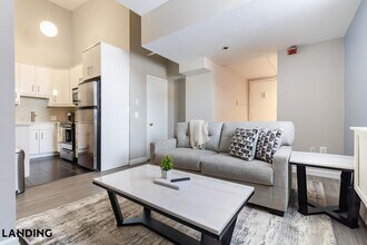 Building Photo - 265 College St