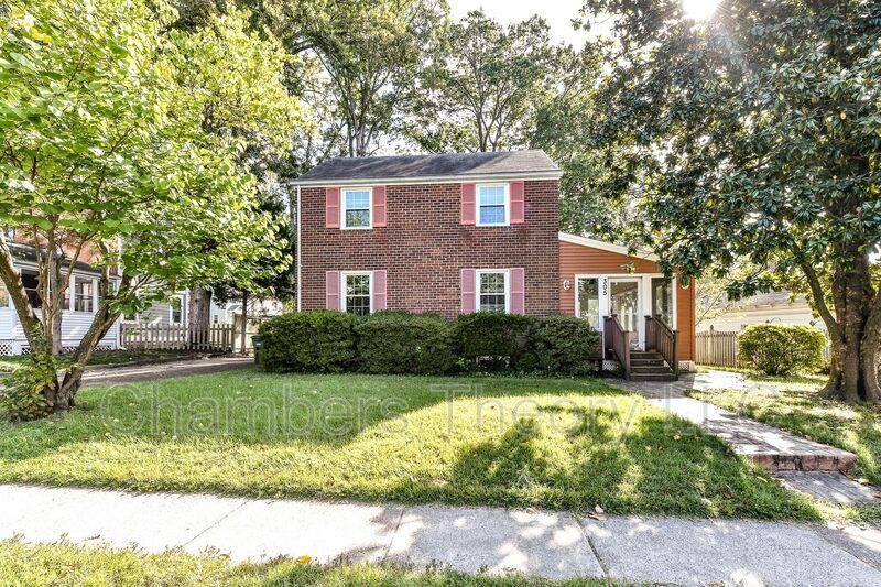 Primary Photo - 305 N Greenbrier St