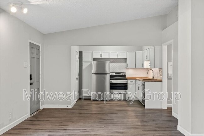 Building Photo - 7348 Lynn Ave