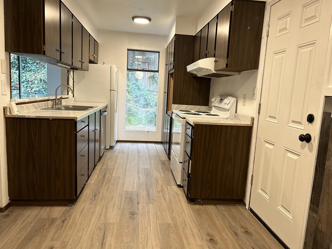 Primary Photo - 237 Woodhill Ave