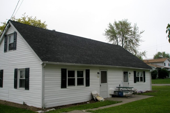 Building Photo - Colonial Penn Villas