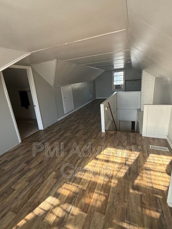 Building Photo - 1124 SW Collins Ave