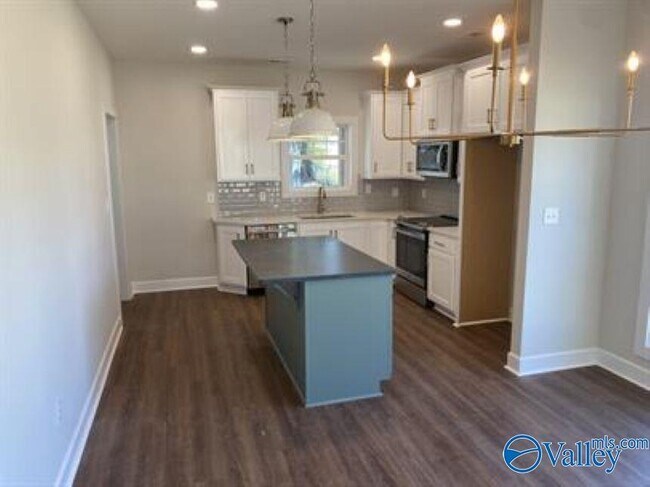 Building Photo - 2905 9th Ave SW