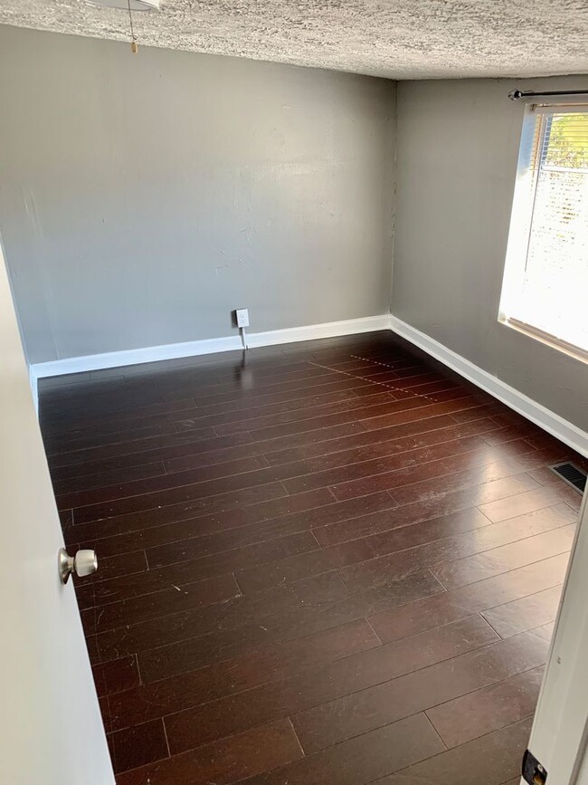 Building Photo - Affordable Country living, right in the ci...