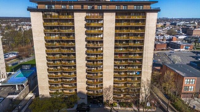 Building Photo - 150 Overlook Ave