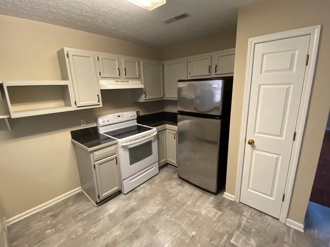 KITCHEN - 752 Jennings Ct