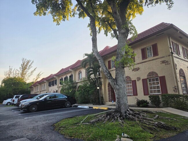 Building Photo - 3062 Riverside Dr