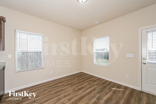 Foto del edificio - 323 Darling Ln