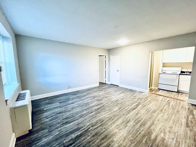 Building Photo - Bashford Manor area 1BR/1BA Condo with all...