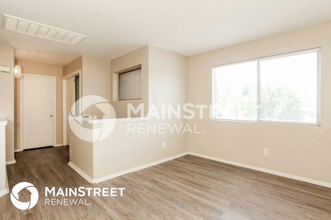 Foto del edificio - 12846 W Roanoke Ave