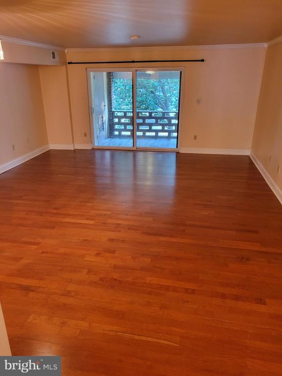 Foto del edificio - 421-421 Stony Way
