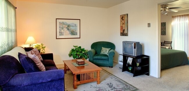 Interior Photo - 7th Street Manor