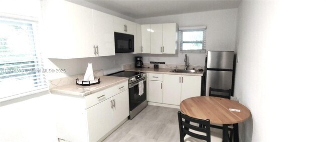 Foto del edificio - 259 NE 56th St
