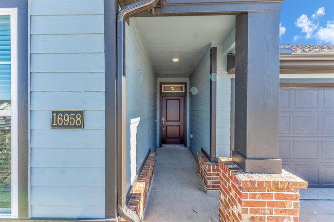 Building Photo - 16914 Solomons Plume Ln