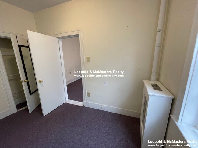 Building Photo - 24 Phillips St