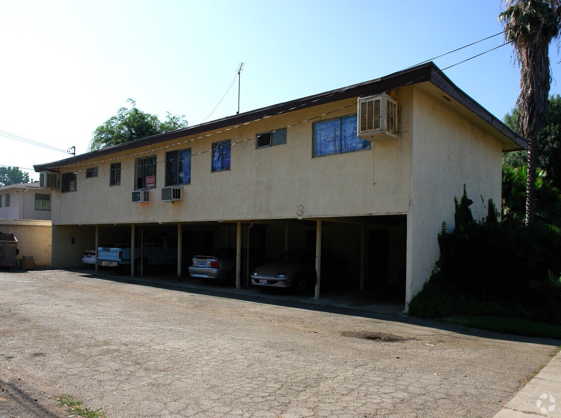 Building Photo - 1028 W F St