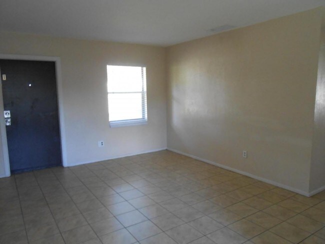 Building Photo - 229 Azalea St