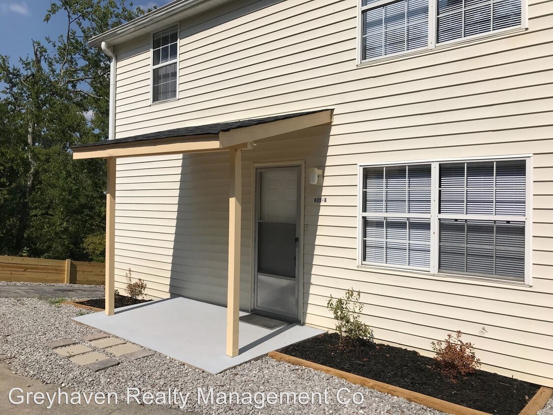 Primary Photo - 405 Red Oak Dr