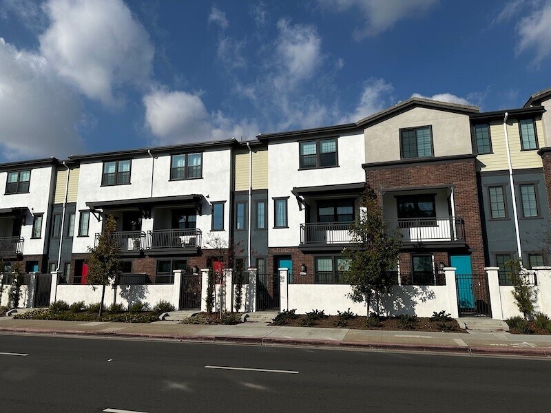 8897 Orangethorpe Ave, Buena Park, CA 90621 Condo for Rent in Buena