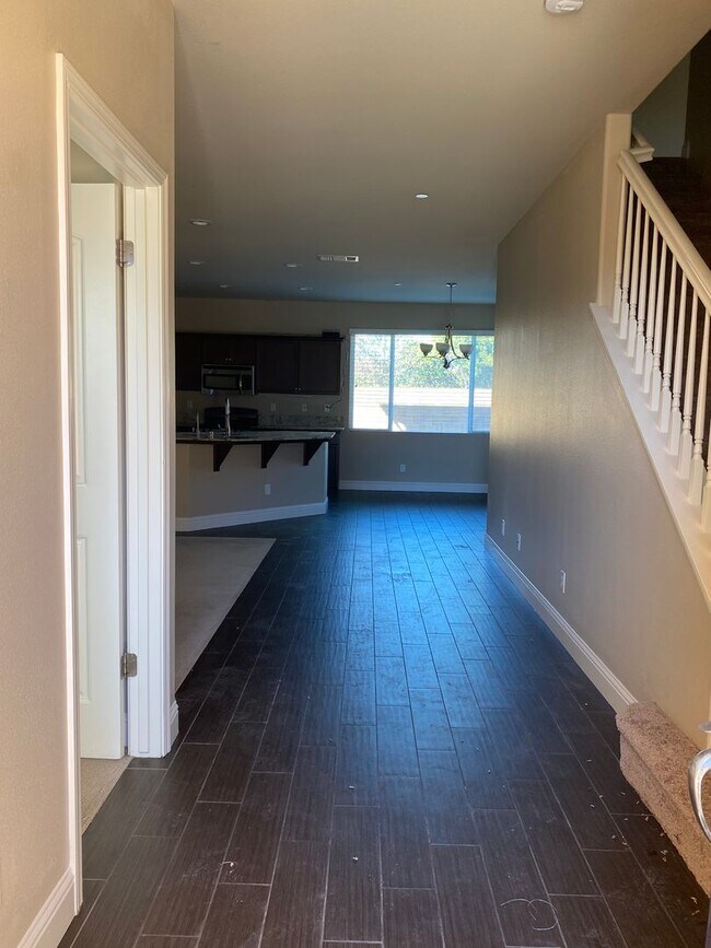 Foto del edificio - Beautiful 2 story Home in gated community ...