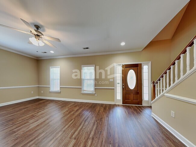 Foto del edificio - 3150 Glenshire Dr