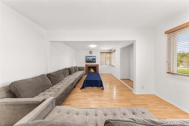 Foto del edificio - 12329 Burton St