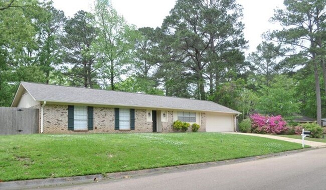 Building Photo - ****MOVE IN SPECIAL***JUST REDUCED!!! PLUS...