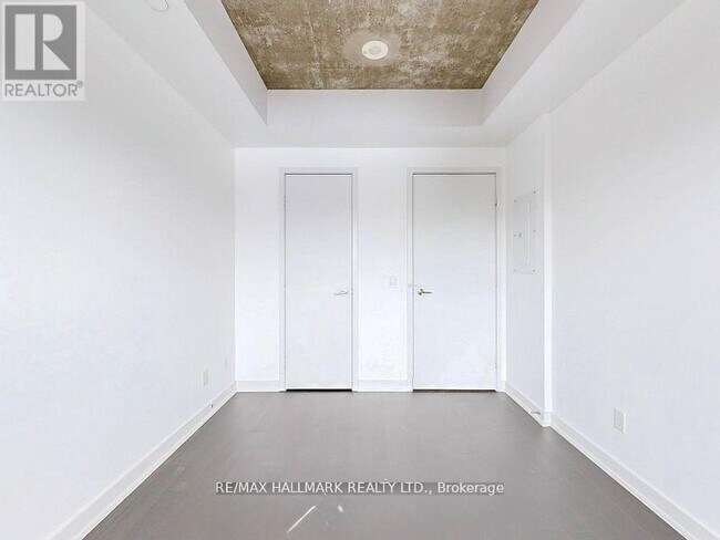 Photo du bâtiment - 1030 King St W