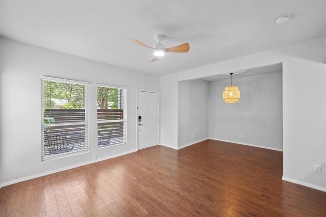 Building Photo - 1217 1/2 W 39th St