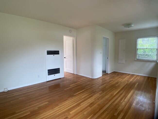 pdl23tp (59) - 1008 Euclid St