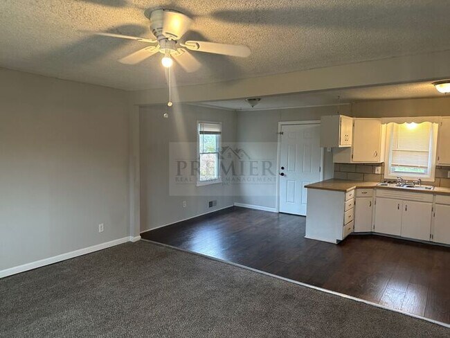 Building Photo - 8611 Lane Raytown MO Fresh updated home re...