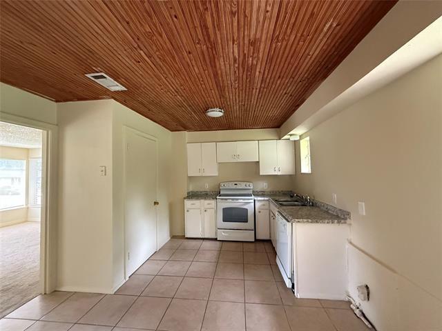 Building Photo - 4748 S Ridge Terrace
