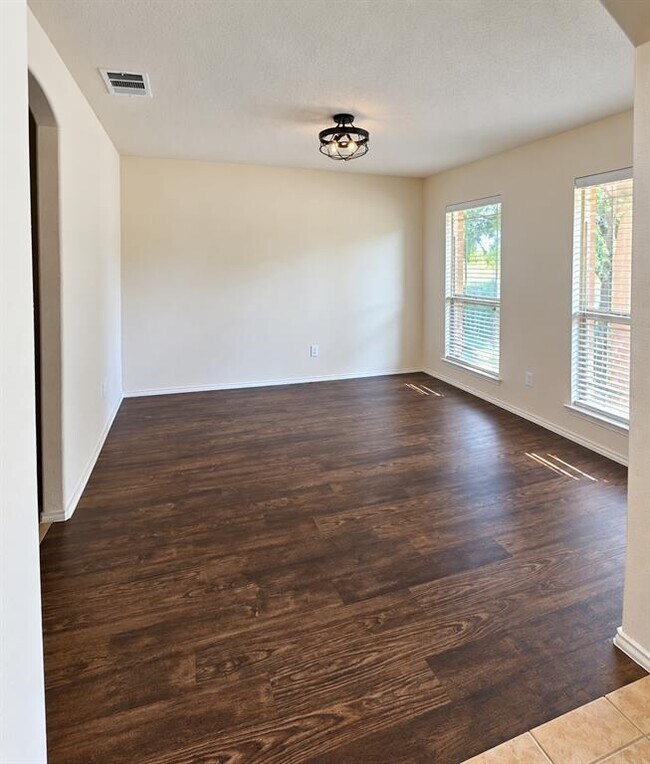 Building Photo - 18629 Falcon Pointe Blvd