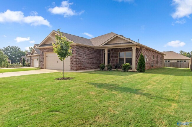 Building Photo - 107 Sunlit Grove Dr