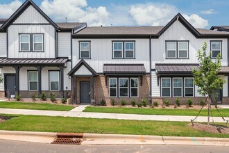 Building Photo - 302 Silver Fleet Dr