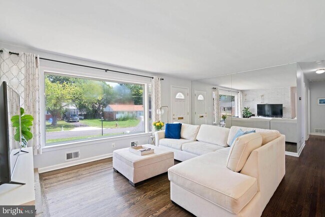 Foto del edificio - 3908 Melvern Pl