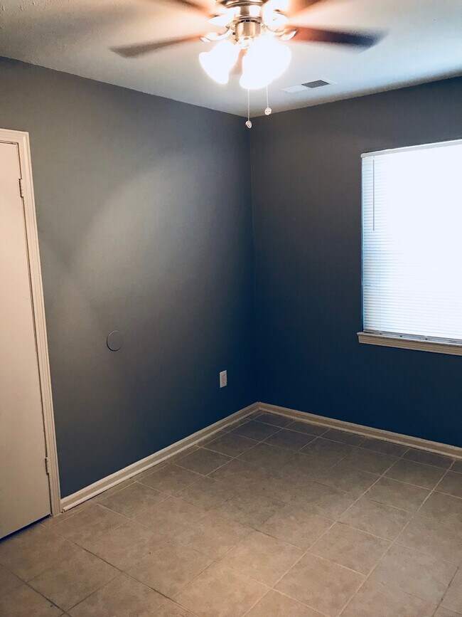 Building Photo - SUPER CUTE WHITEHAVEN HOME AVAILABLE FOR RENT