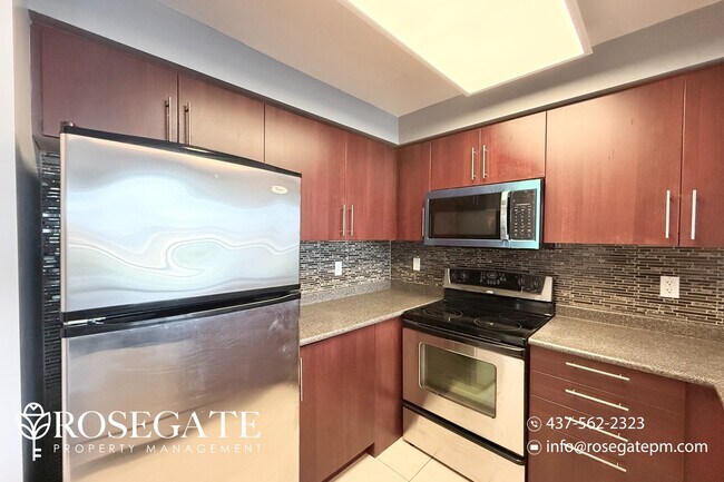 Photo du bâtiment - Modern 1-Bedroom + Den, 1-Bath Condo in Ri...